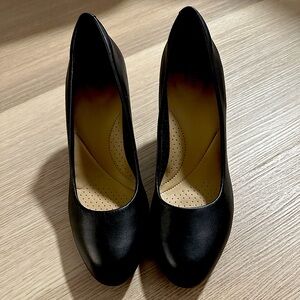 Clarks Adriel Viola heels, black leather, size 10W